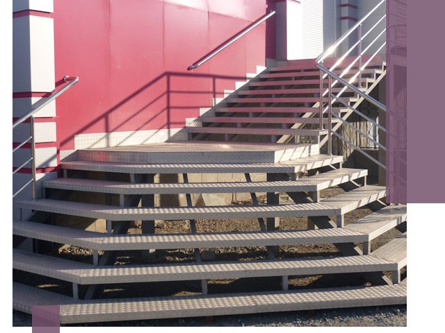 Лестницы для магазина в Узловой — изготовление и монтаж