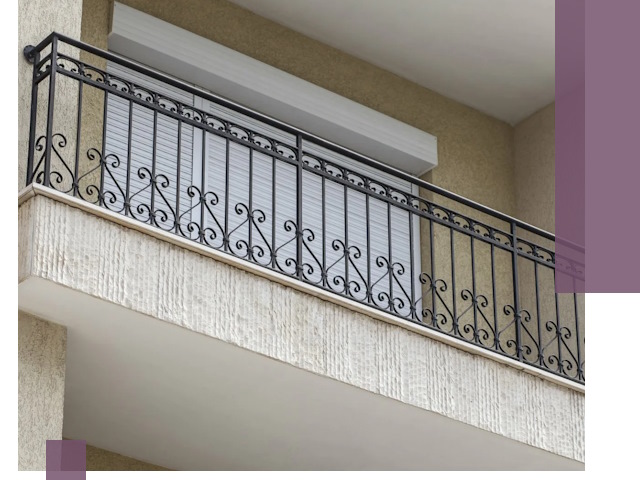 Балконные ограждения из металла и стекла в Узловой для домов