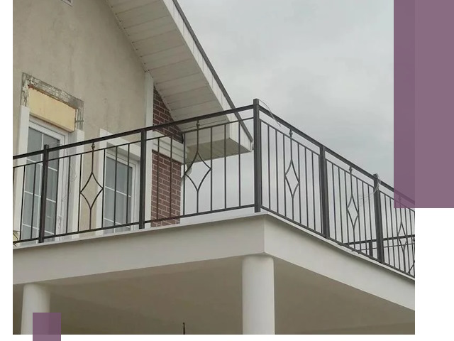 Изготовление балконных ограждений в Узловой из металла и стекла