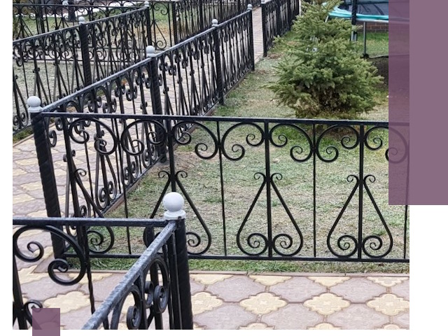 Кованые газонные ограждения под ключ в Узловой